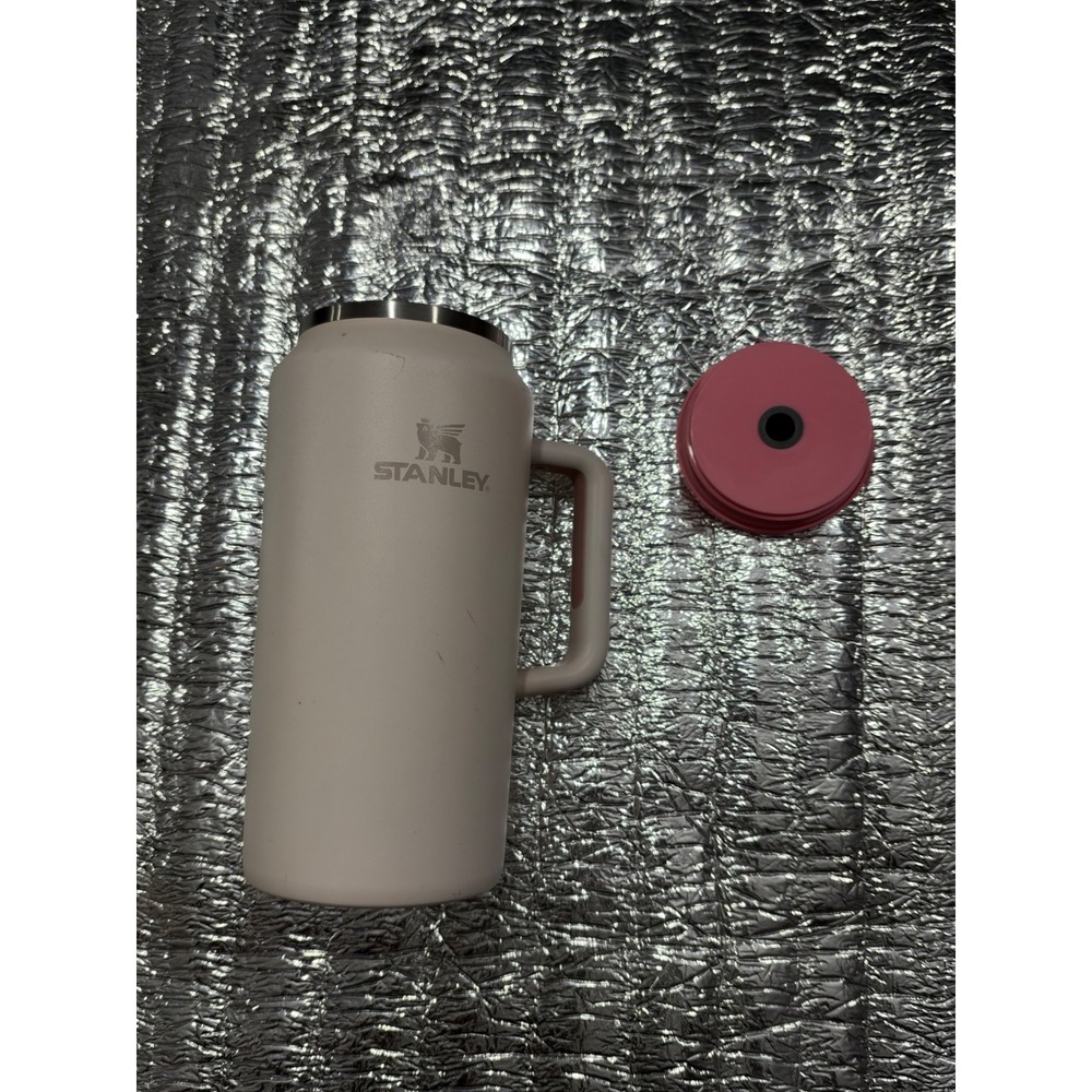 Stanley Quencher H2.0 FlowState Tumbler 64oz Cream Pink Lid Insulated Mug